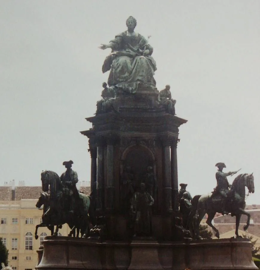 Vienna_Statue_of_Empress_Maria-Theresia.jpg